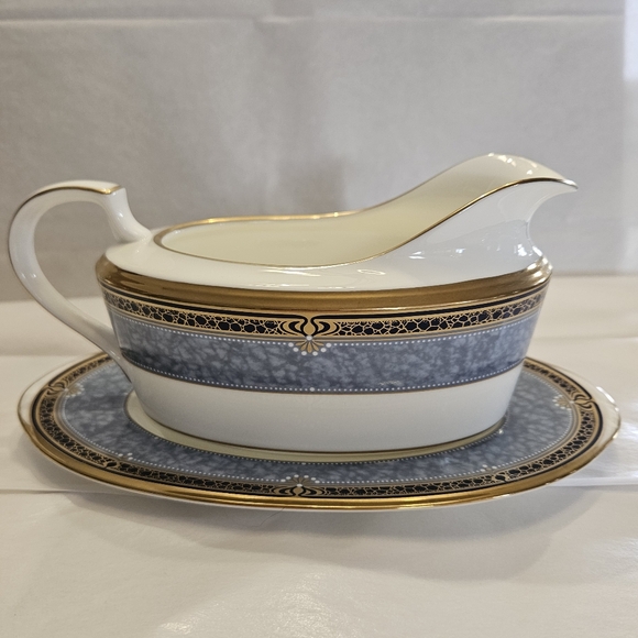 Noritake"Icon" pattern gravy boat with tray. - Picture 6 of 11